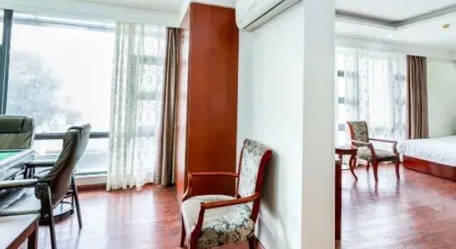 Люкс Deluxe Yatai Business Hotel