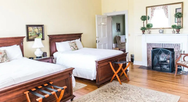 Четырёхместный номер Deluxe Marriott Ranch Bed and Breakfast