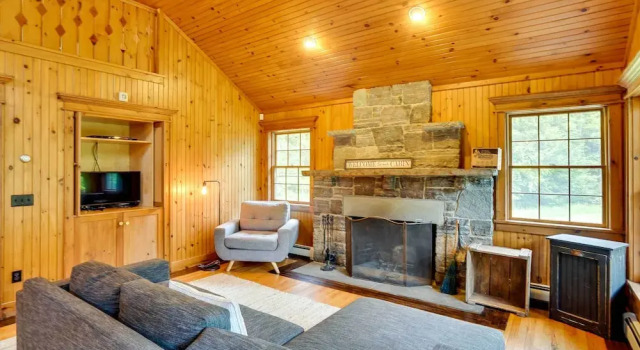 Secluded Elka Park Cabin: Hot Tub & Fire Pit!, Buchen Sie Hotel Elka Park New York State