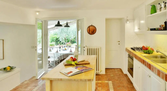 Вилла с 4 комнатами Villa Il Montino 6, Emma Villas