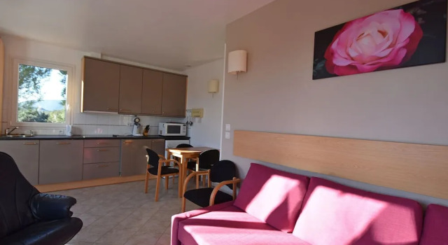 Air-conditioned villa with heated pool, guesthouse and stunning views, Rezerwuj Willa Domki letniskowe w Felines-Minervois, Domek