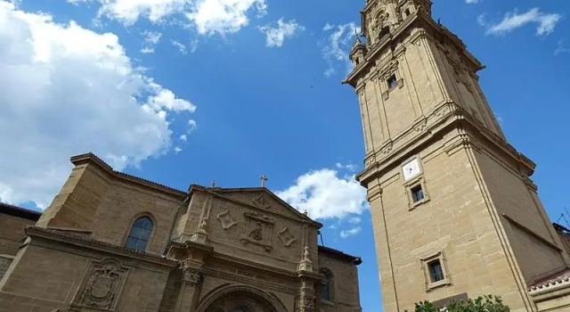 Apartamento Santo Domingo de la Calzada La Rioja, Забронировать Апартаменты/квартира Санто-Доминго-де-ла-Кальсада Ла-Риоха, рядом с Санто-Доминго-де-ла-Кальсада  Кафедральный музей