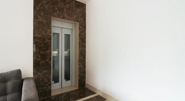 Super Townhouse Viraj Khand Formerly Veridian Inn, Забронировать Отель Отели Гомти Нагара с парковкой, Парковка