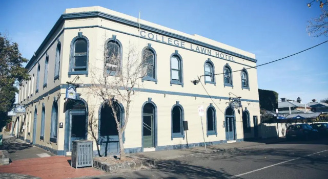 College Lawn Hotel, Book Hostel Hostels in Melbourne Region, Hostel
