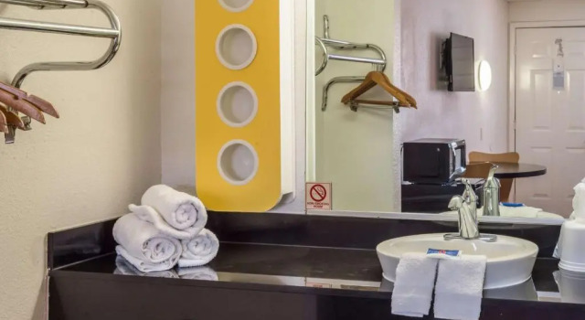 Четырёхместный номер Standard Motel 6-Mesquite, TX - Rodeo - Convention Ctr