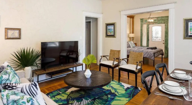 1858 Edgeland Avenue, Unit One, Забронировать Отель Луисвилл Louisville Metropolitan Area, рядом с Парк Чероки