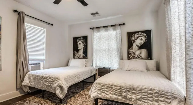5 BR Home with Giant Yard and Theater Room in Uptown, Buchen Sie Ferienhaus Villen in Oklahoma, Villa