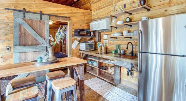 Коттедж Walk to Main Street! Mtn-view Getaway in Pioche
