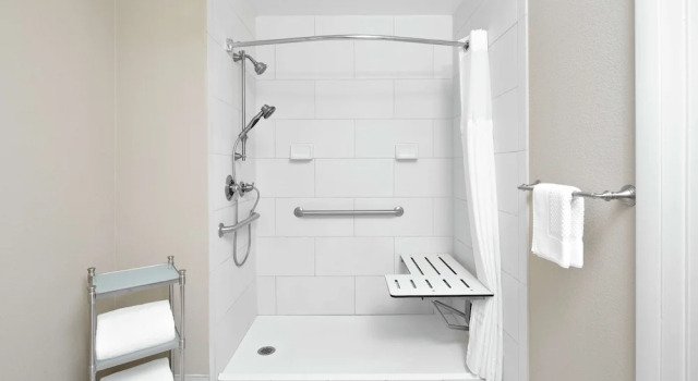 Люкс Accessible DoubleTree Suites by Hilton Charlotte/SouthPark
