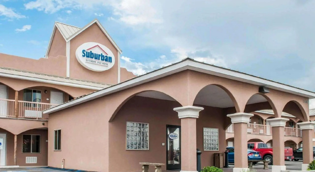 Кровать в общем номере Suburban Studios Alamogordo