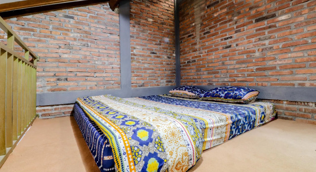Cama en dormitorio compartido d'Hasinda Homestay