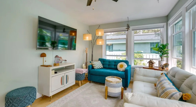 Коттедж Charming + Updated Villas Home w/ Backyard