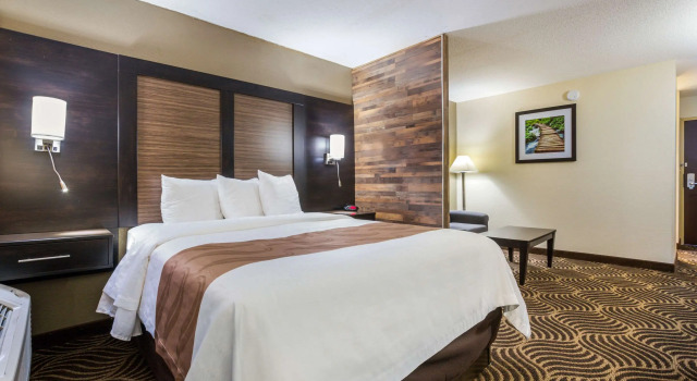 Двухместный люкс Quality Inn & Suites Florence - Cincinnati South