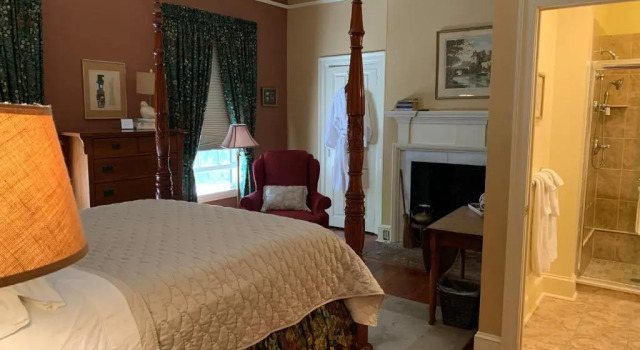 The Lily Inn - Burlington, Забронировать Отель «постель и завтрак» Берлингтон Philadelphia Metropolitan Area