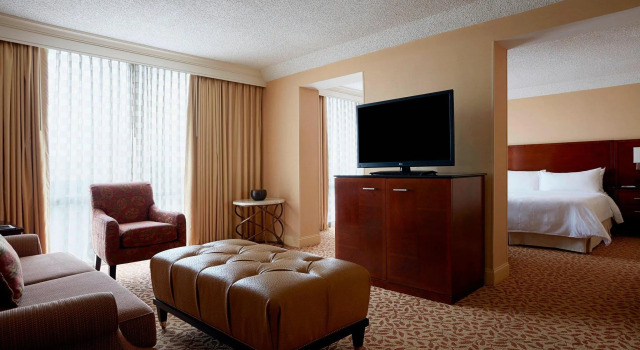 Полулюкс Stamford Marriott Hotel & Spa