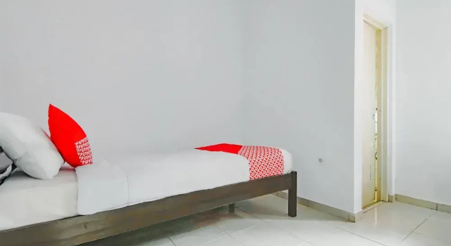 Номер Economy OYO 2770 Zleepy Wisma Khazri