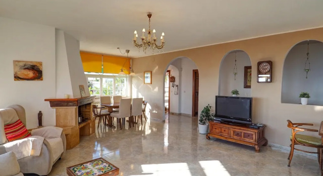 Property with amazing sea view and pool