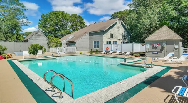 Апартаменты 5 Mi to Mashpee Commons: Coastal Mashpee Condo