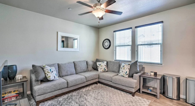 Pet-friendly Elk Grove Retreat w/ Balcony!, Prenota Hotel Elk Grove California