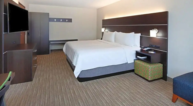 Двухместный люкс Holiday Inn Express & Suites Oakland - Airport by IHG