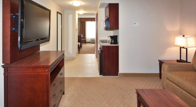 Двухместный люкс Holiday Inn Express Hotel & Suites Brockville by IHG