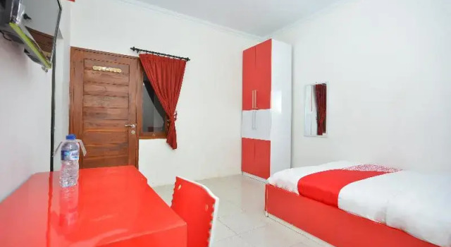 OYO 745 Griya Jasmine Syariah, Book Hotel Hoteller i Seturan med parkering, Parkering