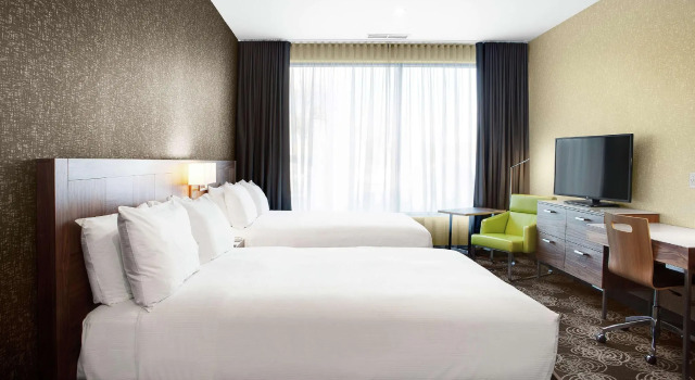 Четырёхместный номер Standard Ômage Hotel, Montreal Laval, a Tribute Portfolio Hotel