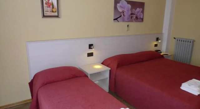 Standard Triple room with balcony Hotel Alexander