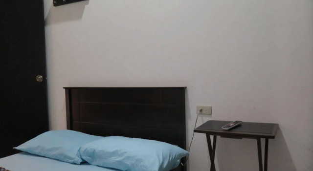 Mountain Breeze Hostel Tagaytay Center, Забронировать Хостел Тагайтай Лусон