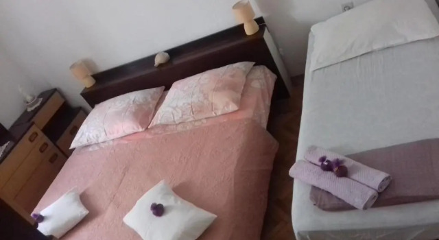 Stone Guest House, Book Pension Hoteller i Solin med parkering, Parkering