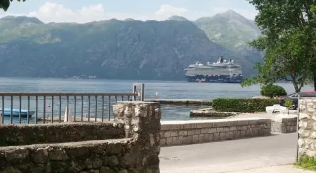 Apartments Vido, Book Lejlighed Hoteller i Kotor Riviera med parkering, Parkering