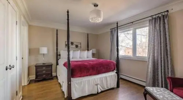 Desired Suite in South End Halifax, Забронировать Отель Отели Галифакса с парковкой, рядом с Halifax Citadel National Historic Site of Canada, Парковка