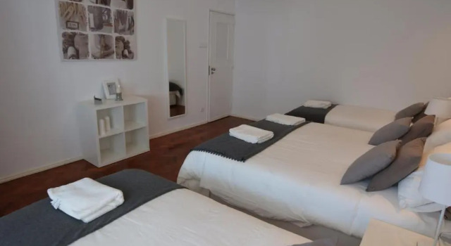 4U Lisbon II Guesthouse, Забронировать Отель Алваладе Лиссабон, рядом с Аэропорту