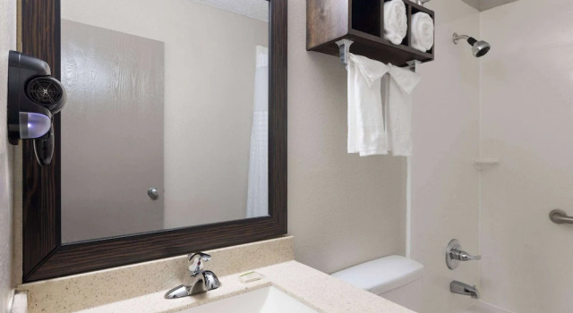 Двухместный номер Second Floor Mini Days Inn by Wyndham Miami