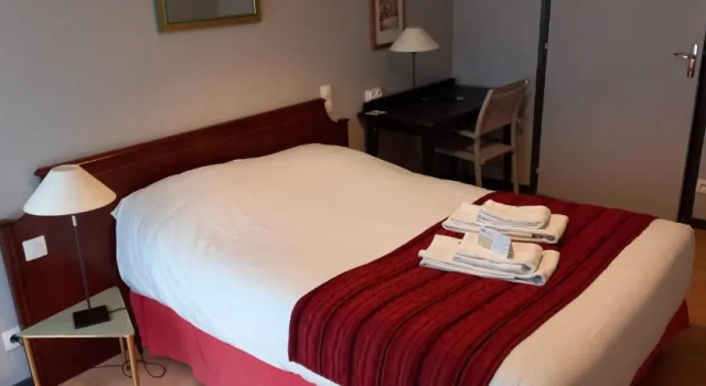 Номер Economy Brit Hotel Comtes De Champagne - Troyes Centre Historique
