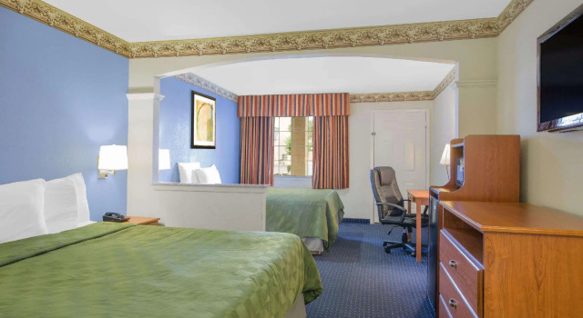 Двухместный люкс Days Inn by Wyndham Nacogdoches/SFA University/Downtown
