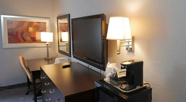 Standard huone Baymont by Wyndham Flint Airport North