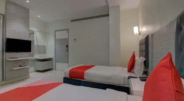 OYO 2653 The Orange Hotel