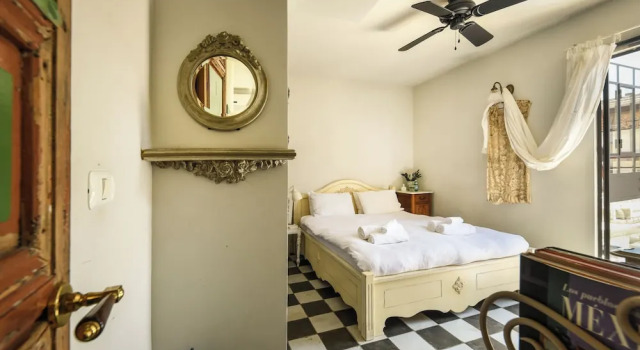 Elegant 1BR Apt w Balcony in the City