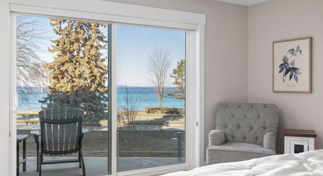 Номер Standard 539 Bay St. Lake View Condo Unit 404E