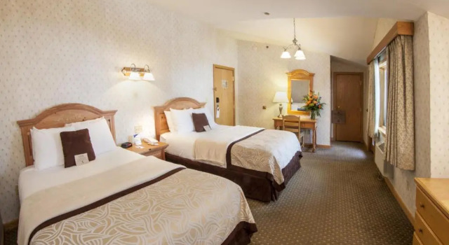 Четырёхместный номер Standard с видом на окрестности Golden Arrow Lakeside Resort