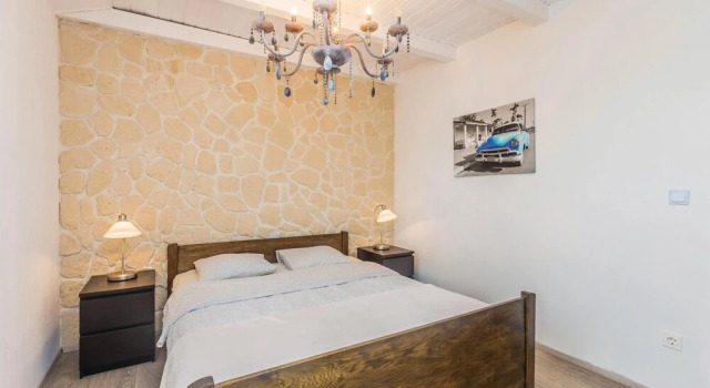 Amazing Home in Kras With Wifi and 3 Bedrooms, Varaa Hotelli Hotellit Kvarner Islands uima-altaalla, Uima-allas