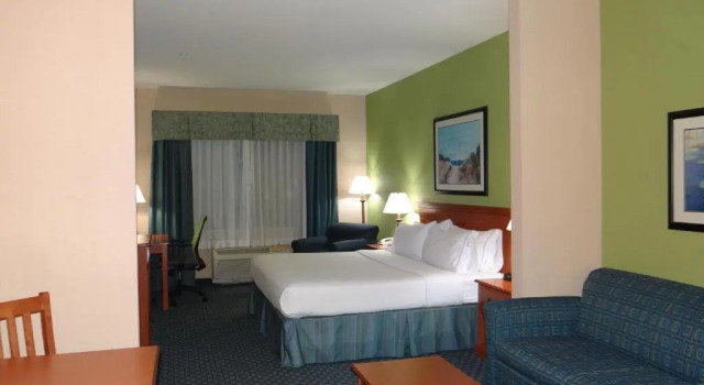 Люкс Holiday Inn Express & Suites Salisbury by IHG