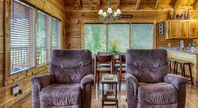 Ern857 - A Dream Come True - Great Location! Close To All The Action! 3 Bedroom Cabin by RedAwning