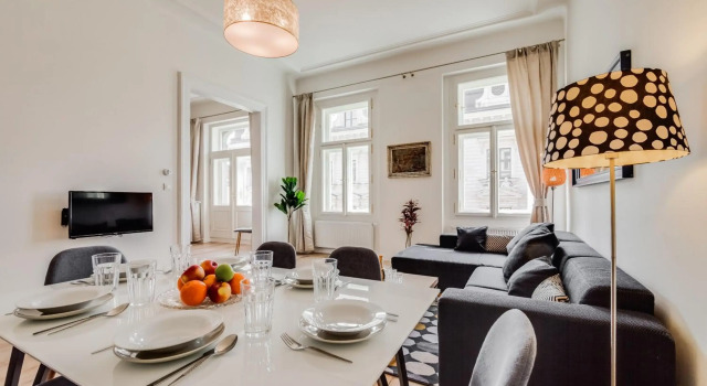 Charles Bridge - 3 bedroom Apartment - Old Town