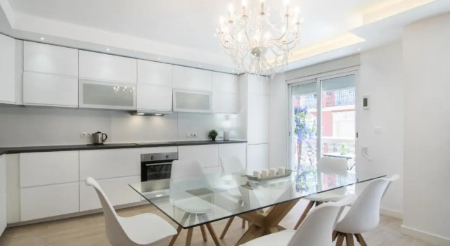 Stylish *NEW* Apartment in Alicante w/ 4 bedrooms, Забронировать Апартаменты/квартира Апартаменты Аликанте, рядом с Wellness Center Alicante Spa, Апартаменты/квартира