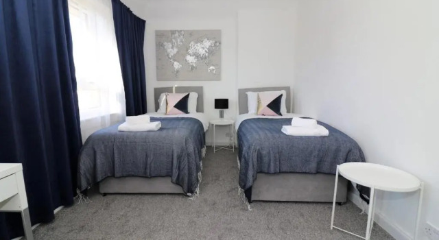 Jess View, Book Hotel Renfrew Glasgow