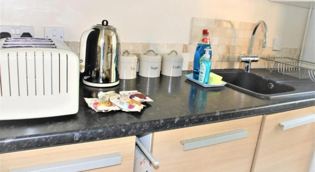 Oldbrook Lovely 3 Bedroom House Sleeps 6 FREE PARKING and NETFLIX