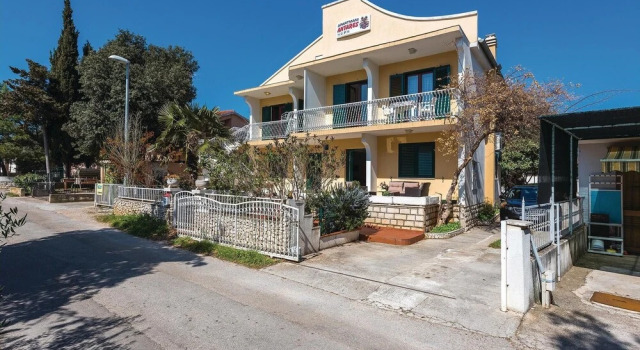 Nice Home in Rogoznica With Wifi and 3 Bedrooms