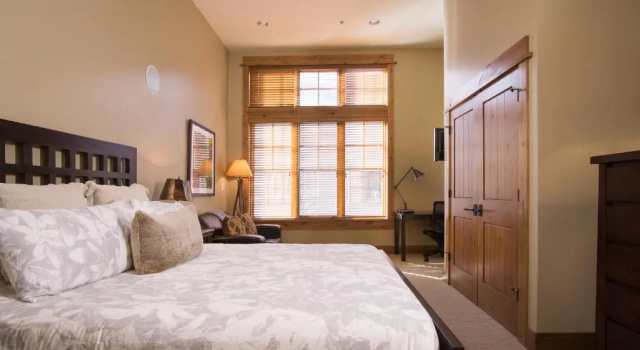 2 Bedrooms w/ Large Loft + 2.5 Baths - Sleeps 8. Free Grocery Delivery!